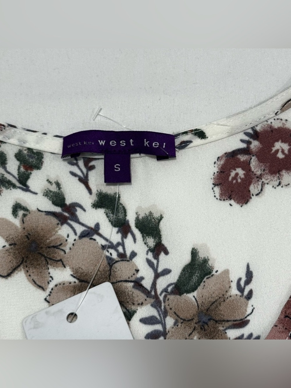 West Kei surplice neck blouse. Cottagecore floral print. NWT!
Size: Small - Picture 7 of 10